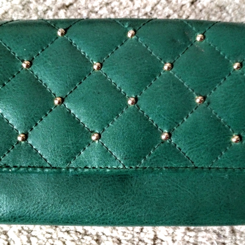 WALLET, GREEN/GOLD BEADS, CREDIT CARD SLOT, CHECK BOOK HOLDER, ZIP PURSE, NEW